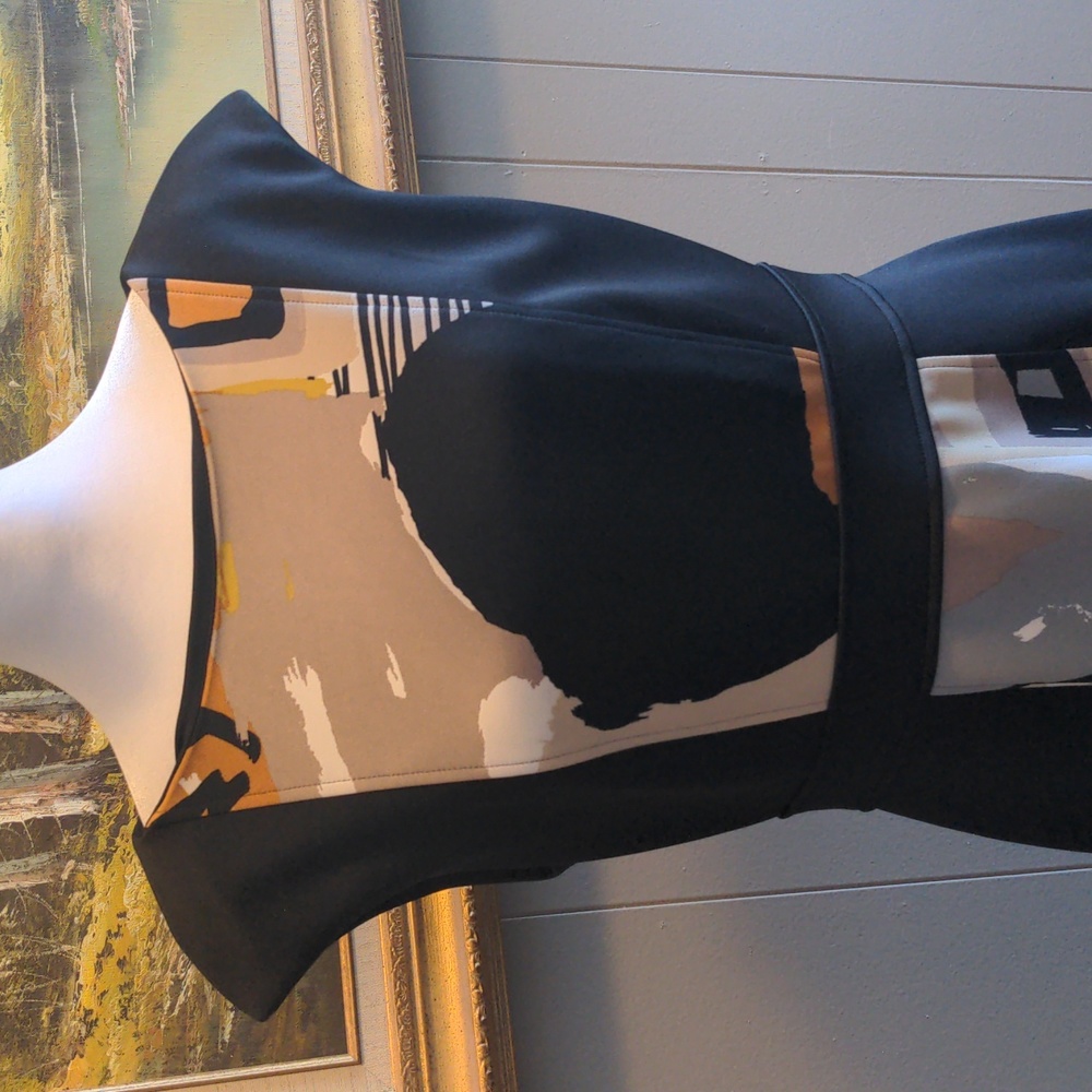 Abstract Body Con Dress - Picture 2 of 6